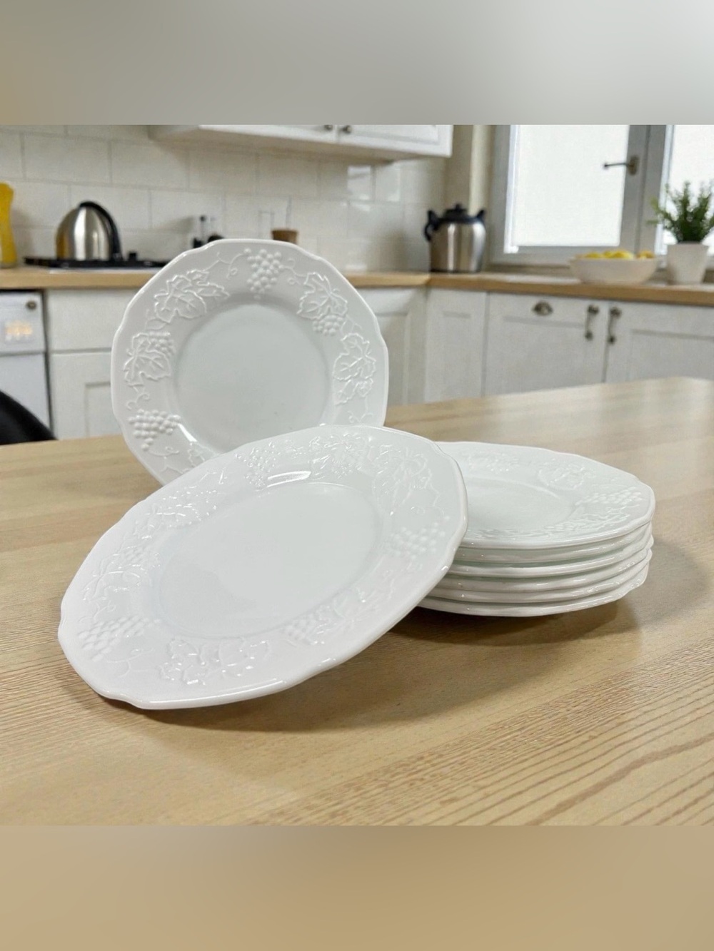 Vintage Colony Harvest Grape Milk Glass 7 7/8” Salad Plates Set of 8 Indiana